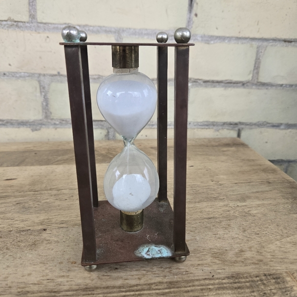 Vintage Hour Glass - Picture 3 of 9